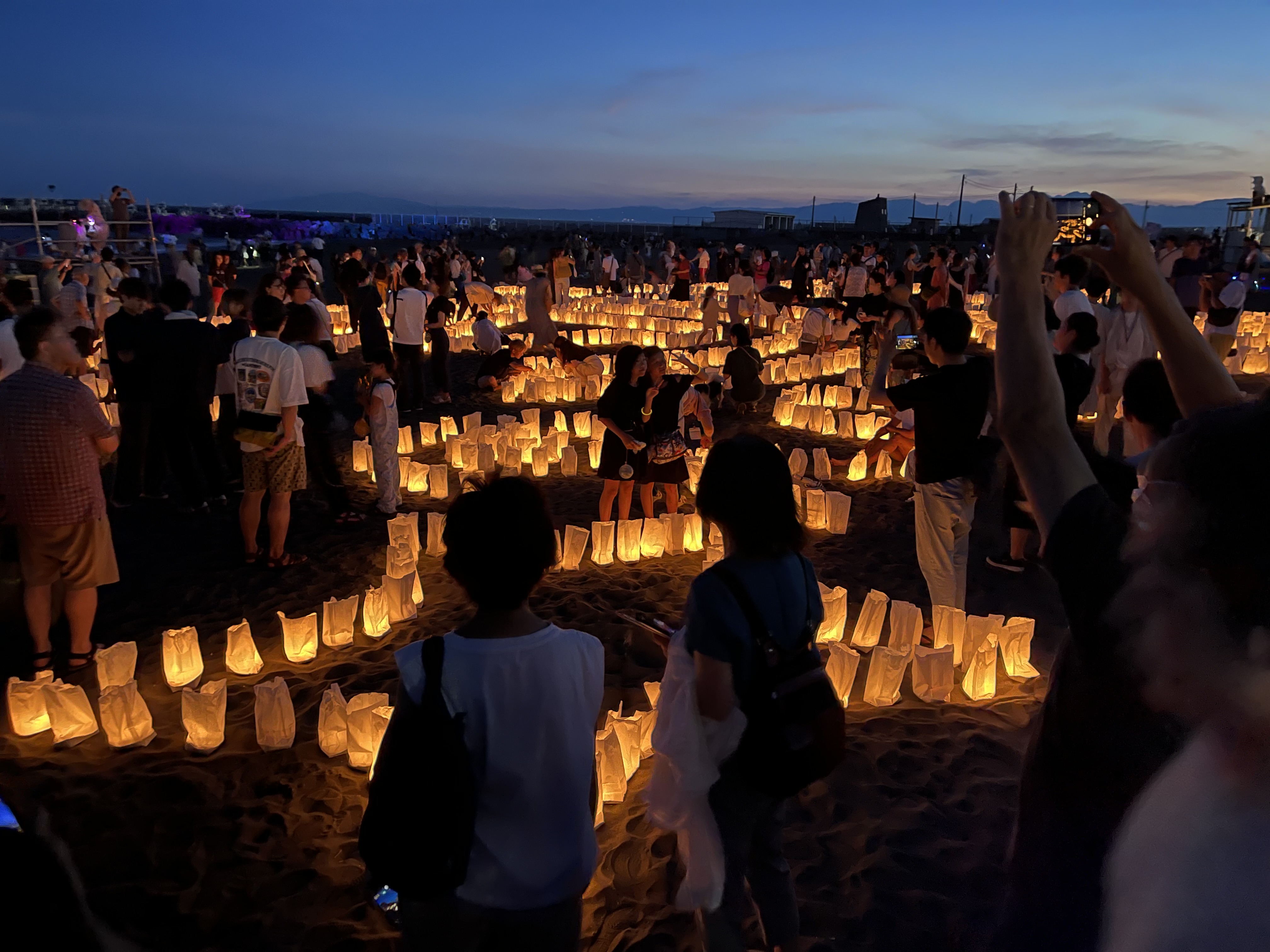 サザンビーチフェスタ2024＞ビーチの夜の魅力を発信！烏帽子岩、浜辺を