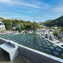 葉山の高台から絶景を臨む、ペットと一緒に入れる樹木葬【葉山町長柄・仙光院】