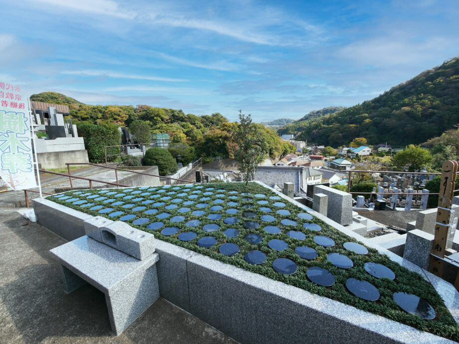 葉山の高台から絶景を臨む、ペットと一緒に入れる樹木葬【葉山町長柄・仙光院】