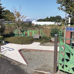 【気になるまちかど 】 藤沢市内一番小さな大黒橋小公園「小休止にどうぞ」