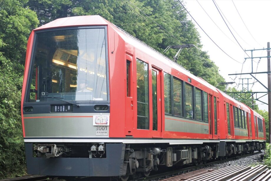 〈就役１０周年記念〉箱根登山電車「アレグラ号」の車内で写真家・大橋史明さんの写真展「ハレのひ」開催中