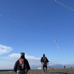 新春の凧づくりスタート  茅ヶ崎の高砂コミュニティセンターでワークショップ