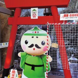 高尾名店街（八王子市）に合格祈願所　受験生を「かんこうさん」が応援！！