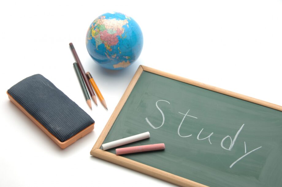 歴史を題材に楽しみながら経済学を学ぶ講座が、八王子市生涯学習センター南大沢分館で開催