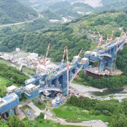 〈町の新たなランドマークに〉山北町に建設中の新東名高速道路の橋、名称募集！
