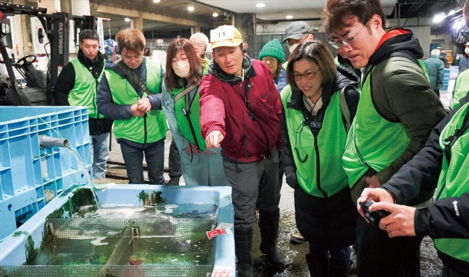 〈小田原漁港水産市場〉小田原の魚の魅力を堪能「セリ市見学と漁港の朝メシツアー」が好評！