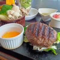 【横浜：ハンバーグ】溶岩プレートで味わうＡ５級黒毛和牛入りハンバーグ。プレミアムセットで、大切な人と特別なひと時を！＠瀬谷区・田舎路
