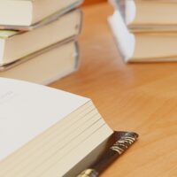 川崎市・中原図書館で昭和100年記念「昭和を彩った作家と文学」特集【５月18日まで】幅広い作品を紹介