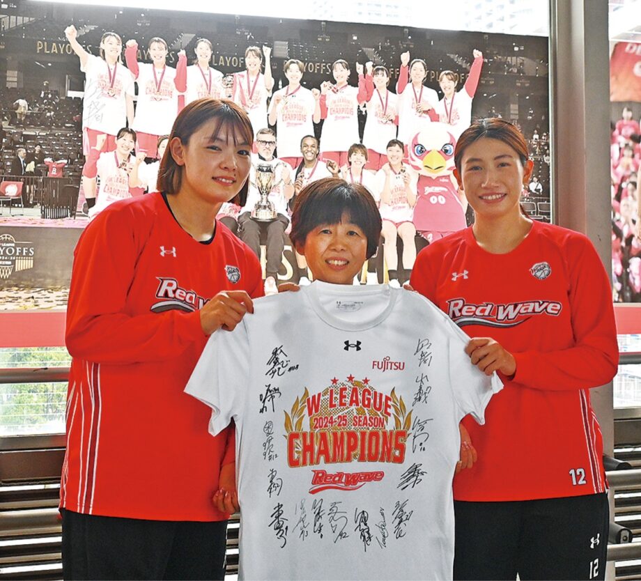 ＜川崎市中原区＞女子バスケ・富士通レッドウェーブ連覇で武蔵小杉駅を装飾【2025年６月13日まで】