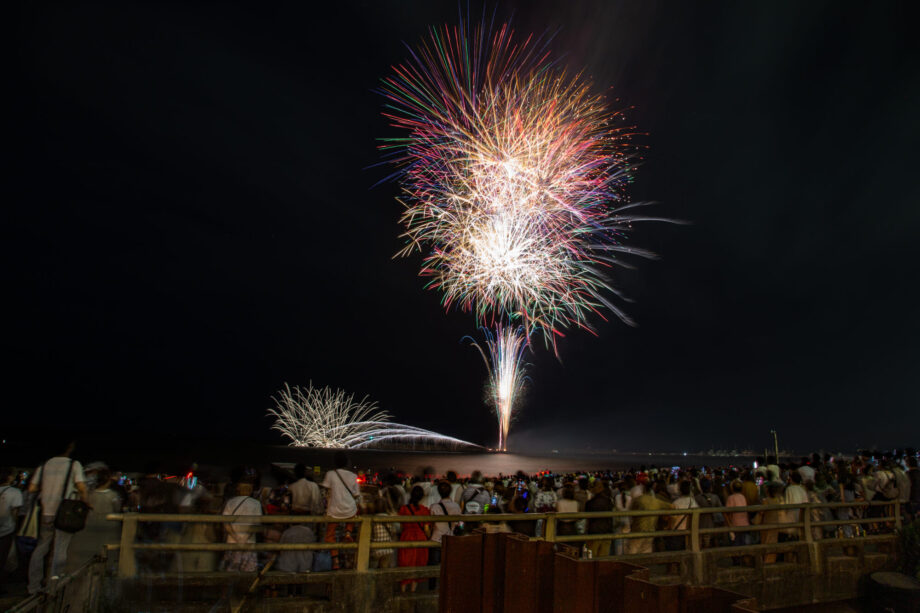 【2025年8月2日開催】第51回サザンビーチちがさき花火大会 湘南・茅ヶ崎の夜空を彩る夏の風物詩