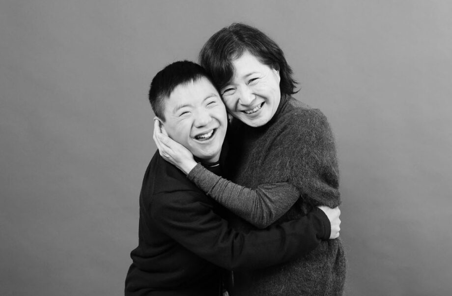 【横浜市港北区】日吉在住の葛谷さん 障害児親子の写真展 笑顔の瞬間収める@横浜ラポール