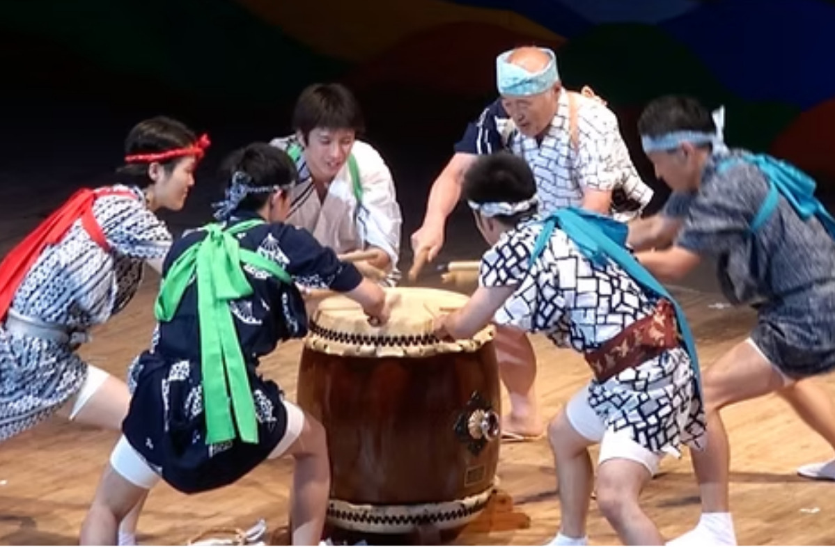 和太鼓　小鼓　お祭り 川崎市国際交流センターで和太鼓祭音が「七夕まつり」台湾の青少年楽団