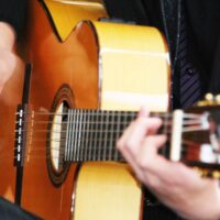 サニープレイス座間で、6月8日（日）ギターで名曲を演奏