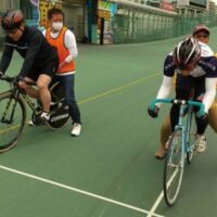 川崎競輪場のバンクを走行体験「競技用自転車教室」元競輪選手が指導【2025年６月15日】＠川崎区