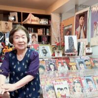 横浜市港南区　カフェギャラリー十三番地　昭和の歌姫「美空ひばり」の記念グッズ多数展示