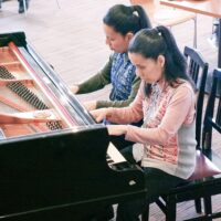 盲目の双子ピアニスト、木村りえさん・りささん姉妹によるデュオコンサート開催＠町田市：和光大学ポプリホール鶴川