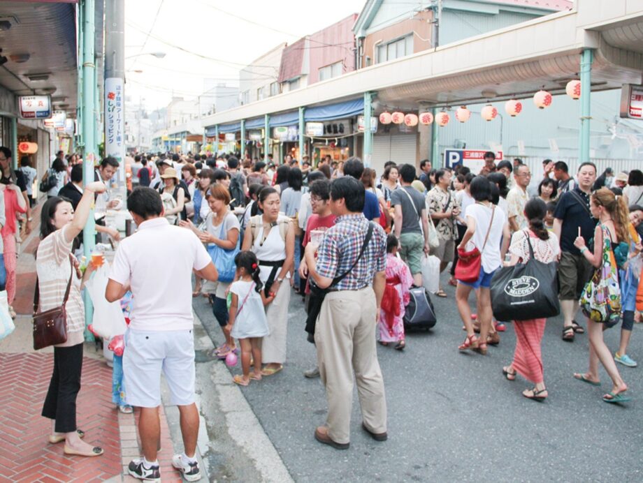 逗子銀座商店街～宵宮でホコ天６年振りに復活～初企画・スリッパ卓球大会も同時開催！