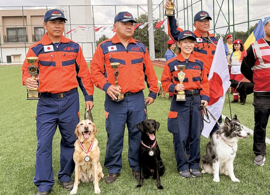 伊勢原市の須山ドッグスクール「2025ＦＣＩ災害救助犬チームワールドチャンピオンシップ」日本チーム初優勝