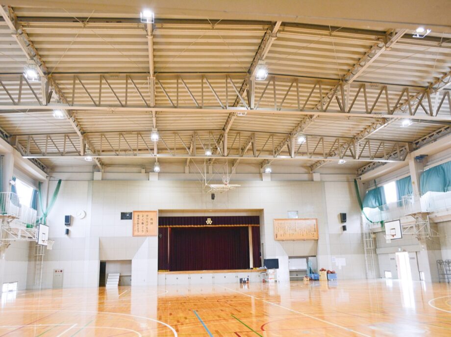 〈熱中症予防に〉開成町・文明中学校の体育館に空調設備を設置！２学期からの利用目指す