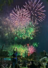 夜空を大輪の花火が彩る八王子花火大会が７月26日（土）19時から富士森公園（八王子市）で開催