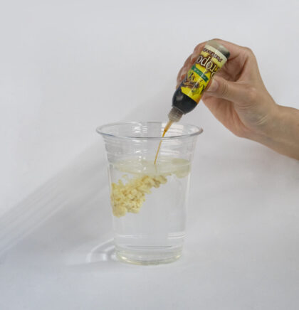 水に注入すると白濁する。よく混ぜてお飲みください。