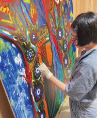 小田原市在住のアーティスト・竹内麻桜さんが平塚で個展「沈黙の感情展－影からのはじまり－」