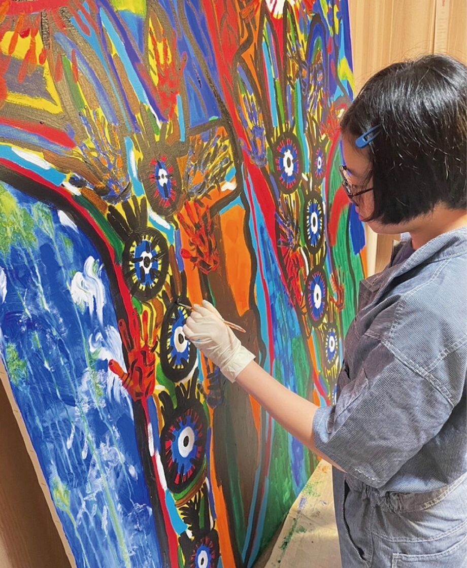 小田原市在住のアーティスト・竹内麻桜さんが平塚で個展「沈黙の感情展－影からのはじまり－」