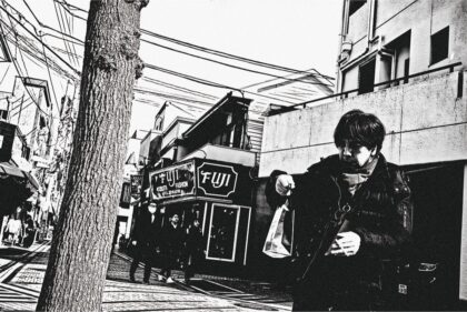 髙野元孝、【北の駅（函館）】、「希少な画集より、状態良好、新品高級額装付 天野喜孝、【黄金の城】、希少な額装用画集より、新品額装付