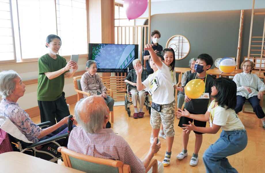 開成南小学校の3年生が地域住民らとの交流を目的に開成町内の施設を訪問!