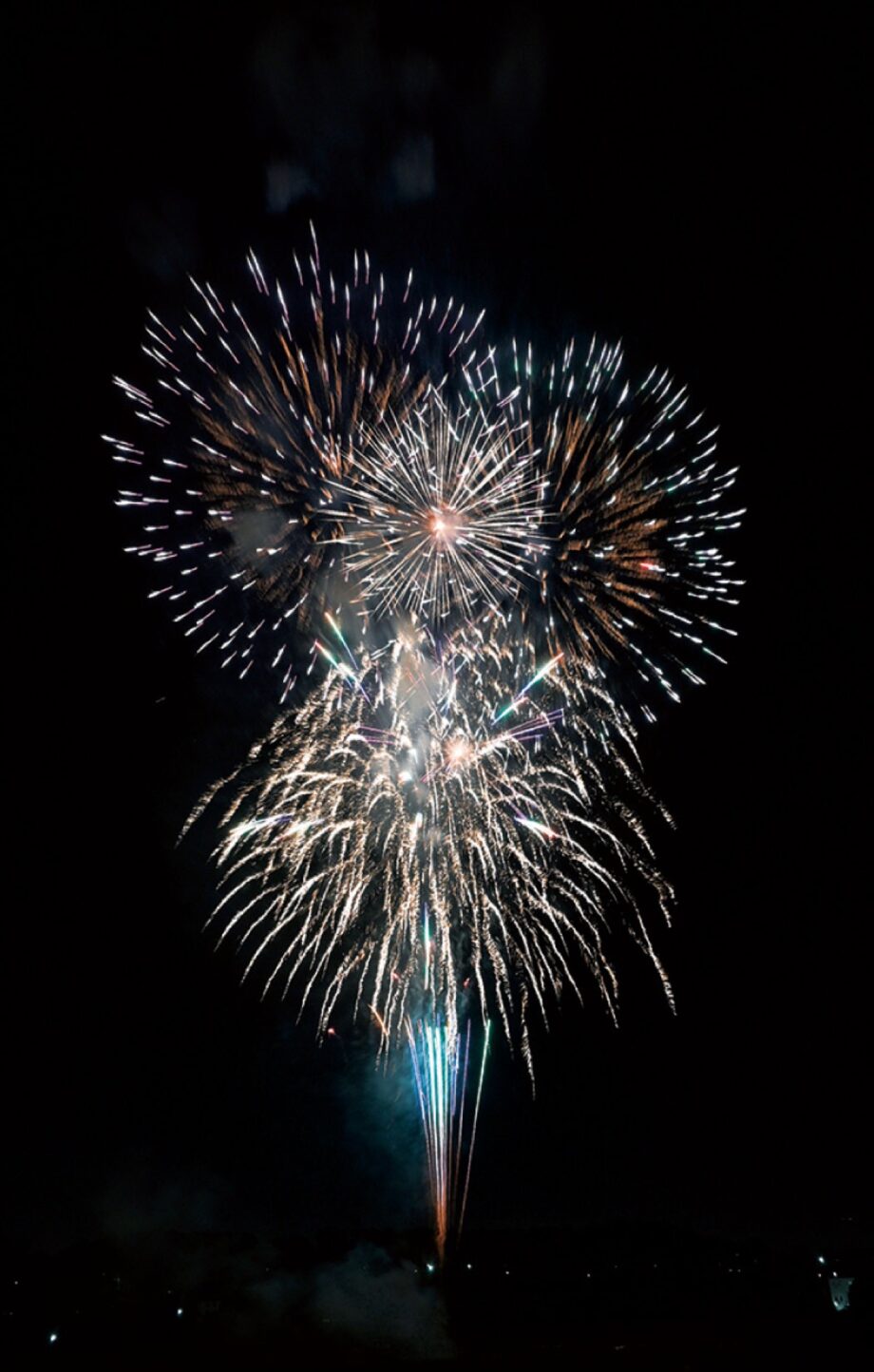 〈10月18日〉多摩川の安全祈願に｢丸子の渡し花火｣＠川崎市中原区・上丸子天神町野球場付近