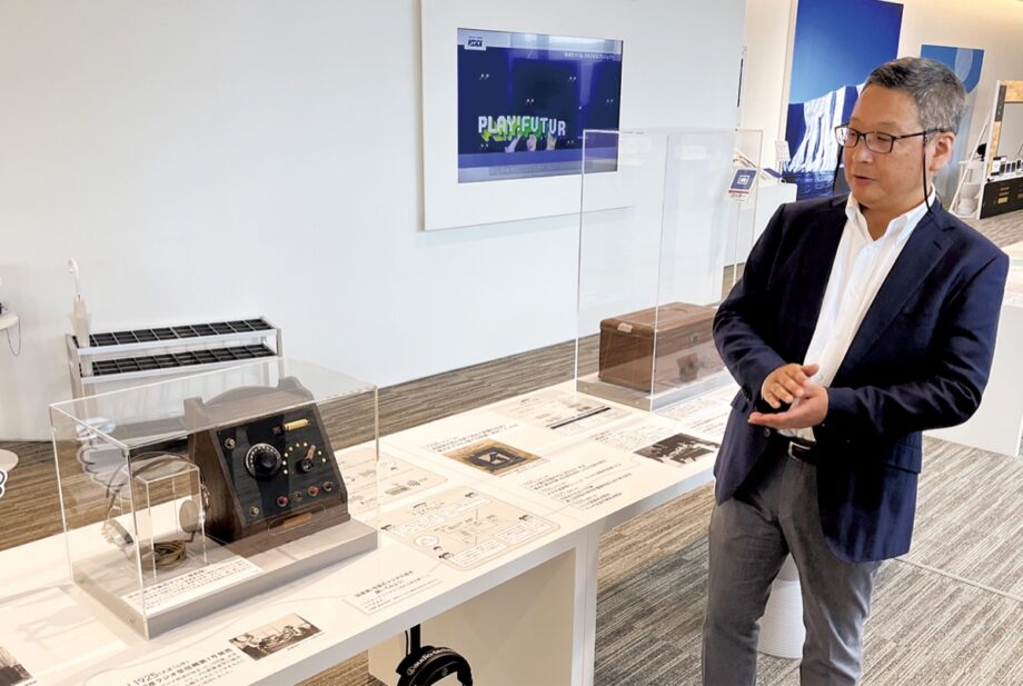 あの「三笘の１ｍｍ」も！「放送のウラに通信アリ展」が東京・多摩市のＫＤＤＩミュージアムで開催中