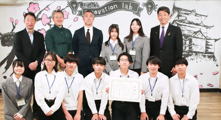 小田原城北工業高校の生徒による小田原城がテーマのチョークアート画をおだわらイノベーションラボで公開中