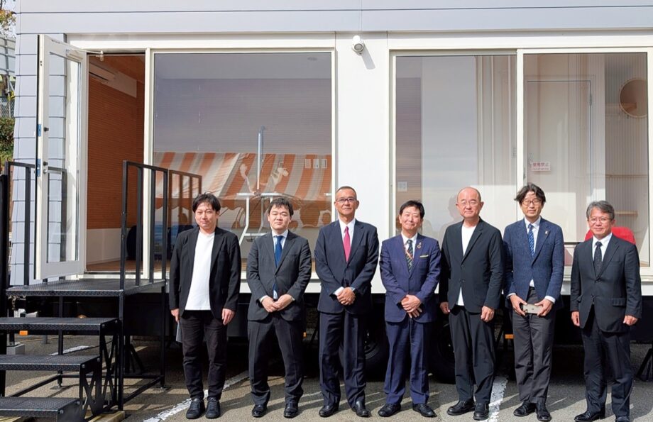 松田町が西平畑公園に設置のトレーラーハウス寄贈で株式会社アズ企画設計に感謝状贈呈