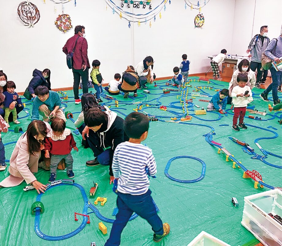 【横浜市鶴見区】参加無料！広いホールで「みんなのプラレール広場」鶴見中央コミュニティハウス（11月24日）