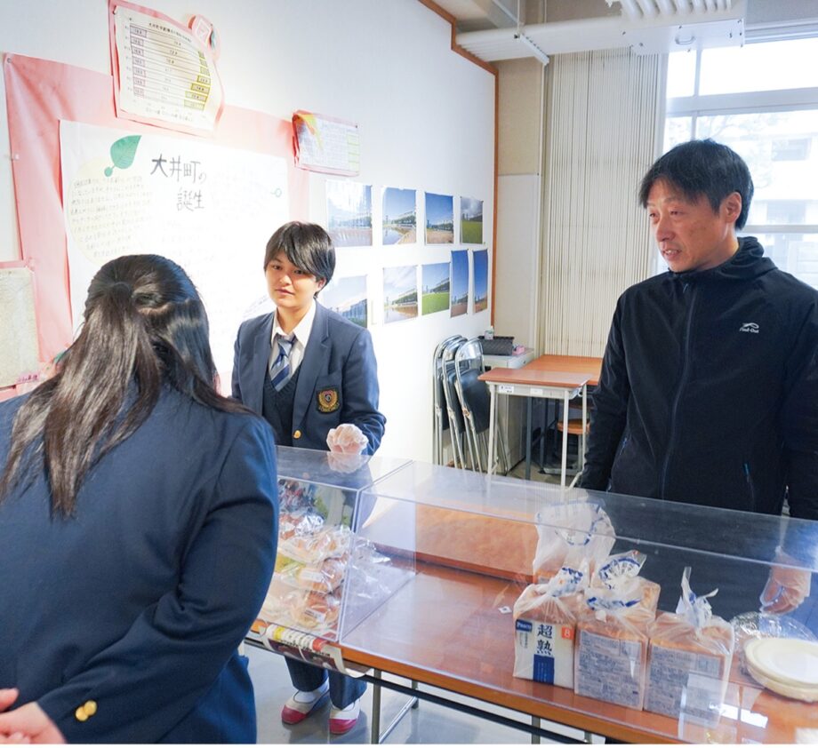 県西地域のフードバンクーが県立大井高校で朝食を無償提供する「モーニングカフェ」を実施