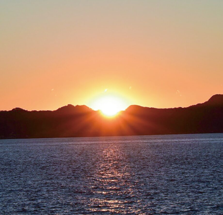 東京湾フェリー・船上から拝む「ご来光」～久里浜⇔金谷往復するとお日様を2度楽しめる～