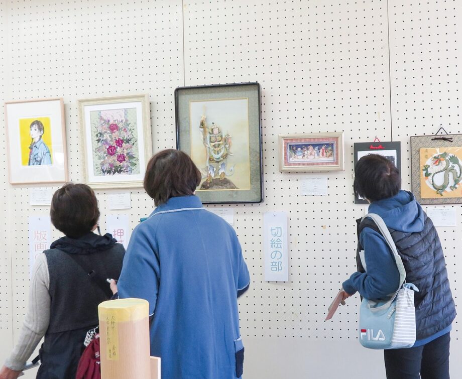 絵画、書道、手芸、文芸、写真、陶芸などの作品およそ160点が展示「ゆめクラブ相模原」の作品展@相模原市・あじさい会館