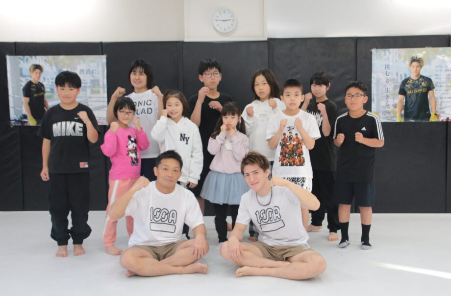 横浜市内の小学生が井上直樹選手をインタビュー!ミット打ちなども体験しました！