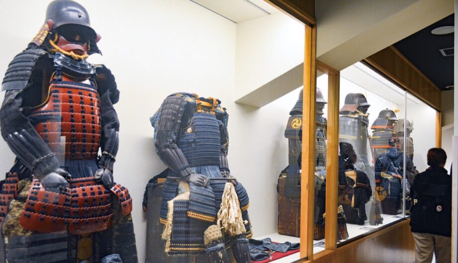 小田原城天守閣で収蔵優品展「武者の装い」開催中！北条氏の武具などを展示〈５月３１日(日)まで〉