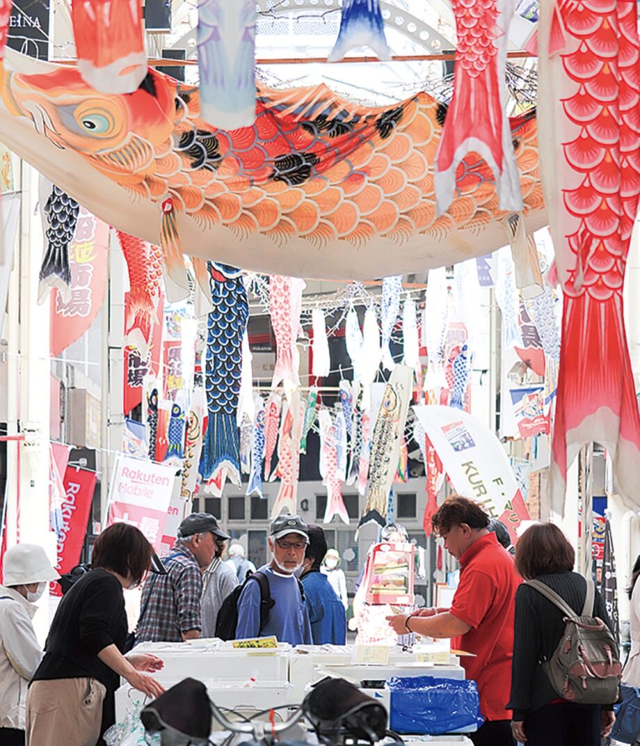 横須賀・久里浜商店街で鯉のぼりがゆ～ゆら　掲揚は5月中旬まで
