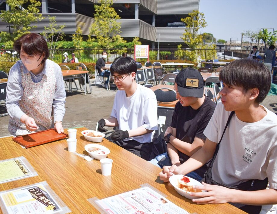 青空の下、カレーに舌鼓 羽沢で交流イベント＠横浜市神奈川区