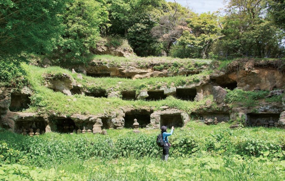 逗子市と鎌倉市をまたぐ国指定「まんだら堂やぐら群」初夏の限定公開ー2026年5月31日までの土・日・月