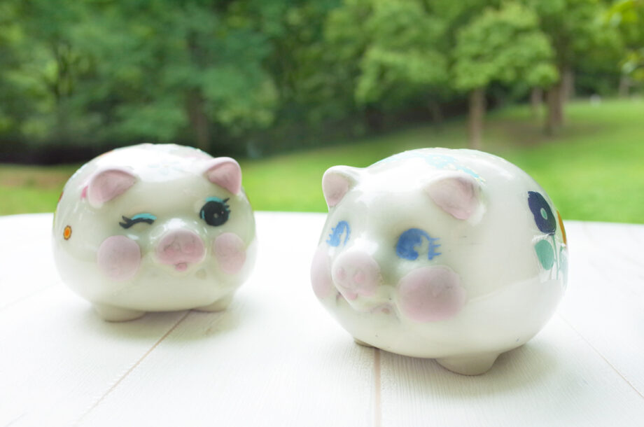 【開催中】陶芸「ブタさん貯金箱の絵付け」