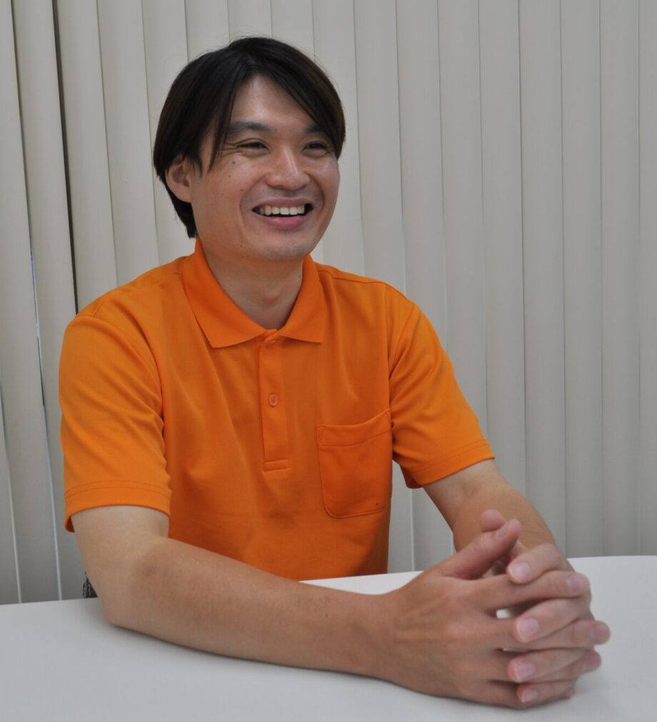 【インタビュー】入社1年で管理者に抜擢。「まずは挑戦」が拓いた訪問介護のやりがい。「人・花 あさひ」磯目昌征さん
