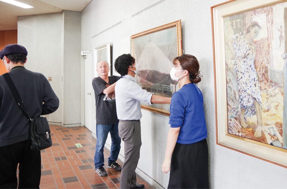小田原市役所本庁舎の正面玄関近くにアートコーナーを設置!市所蔵の絵画を常設展示